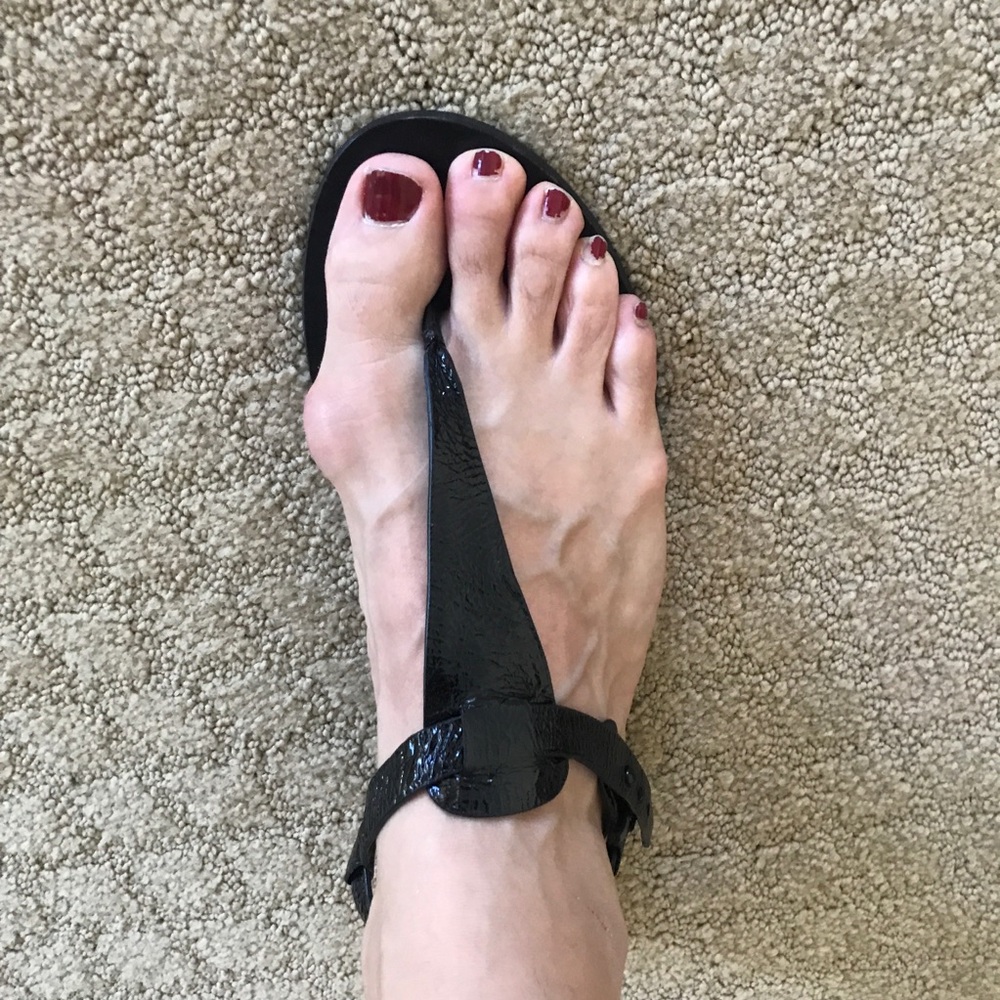 Vince black flat sandals t-strap